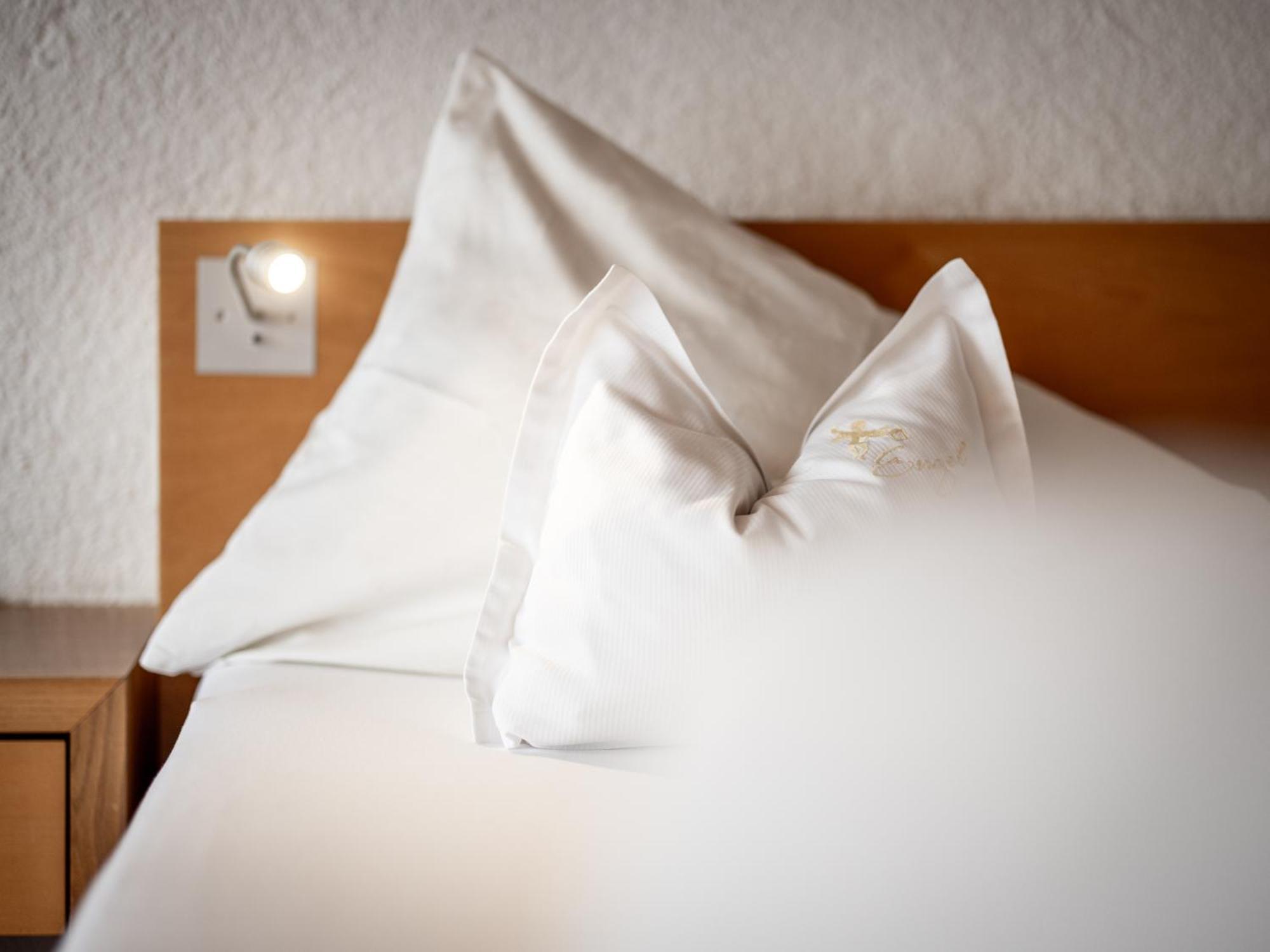 Hotel Engel Меллау Экстерьер фото