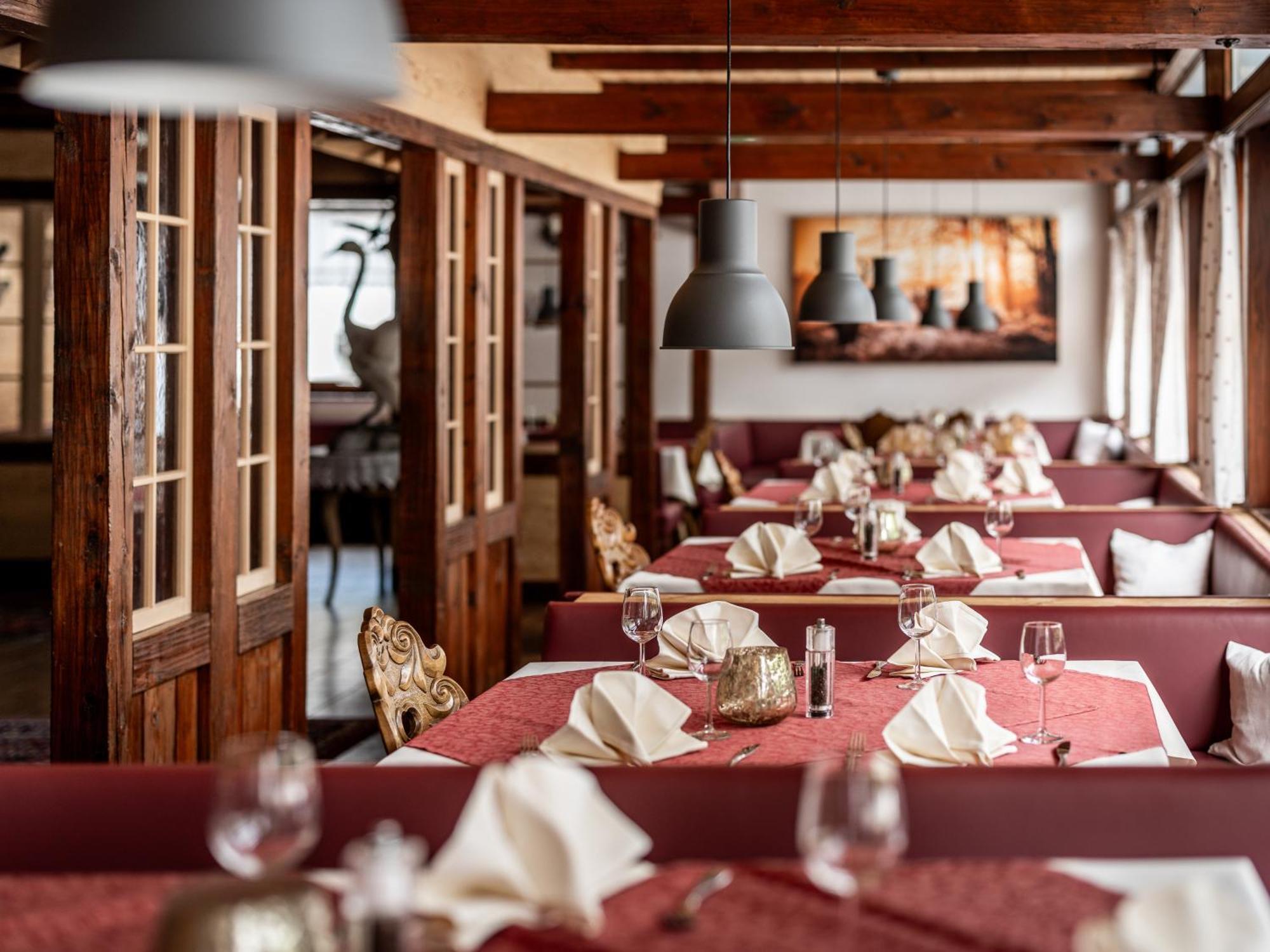 Hotel Engel Меллау Экстерьер фото